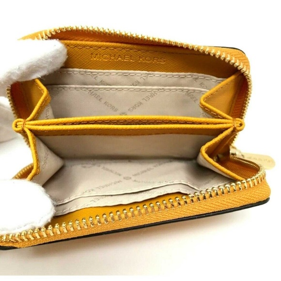 Michael Kors Jet Set Travel Zip Around Wallet - Picture 5 of 5